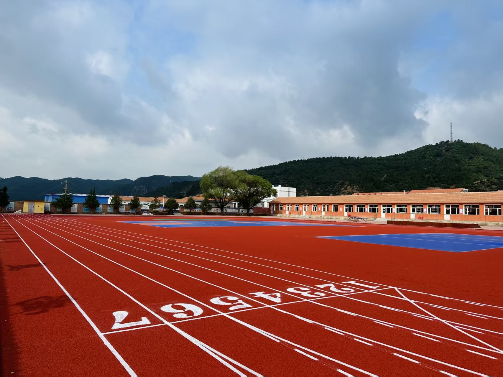 儋州市自结纹塑胶跑道学校塑胶跑道 - 方案